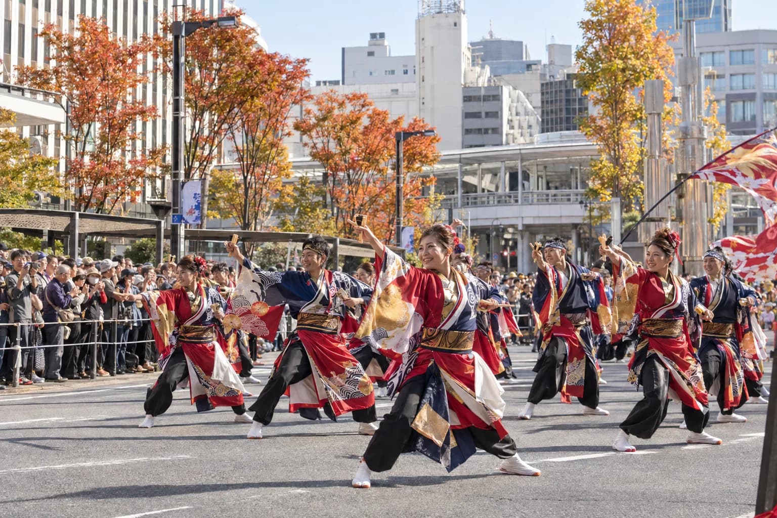 池袋の東京よさこいをイメージした踊りの風景
